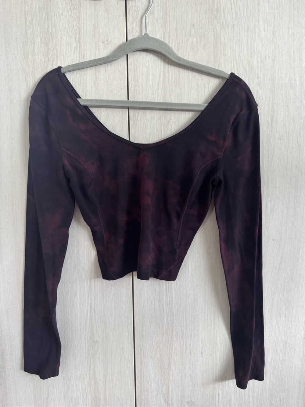 lululemon athletica Long-Sleeve V-Neck Crop Top in Plum Tie-Dye Sz 6 NEW